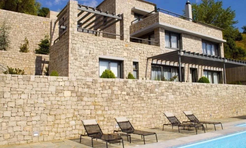 Πλειστηριασμοί: Ποια ηχηρά και «επώνυμα» σφυριά θα "χτυπήσουν" σήμερα